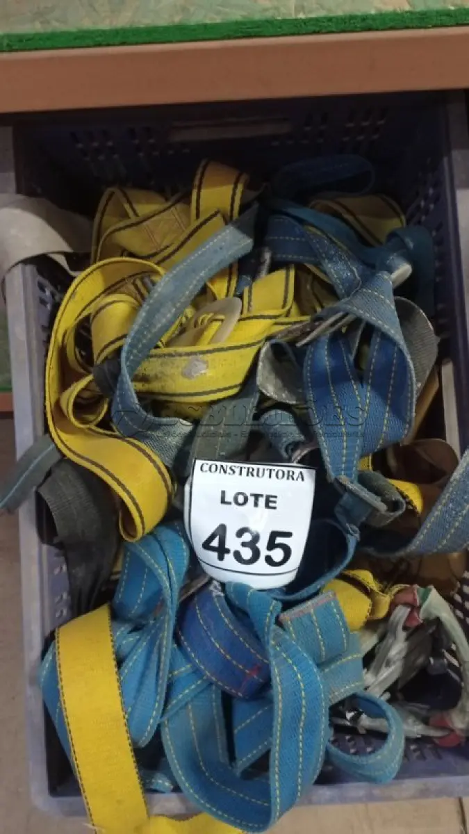 LOTE 435 - 01 LOTE COM CINTOS DE SEGURANÇA PARA OBRA. (NO ESTADO) ATENÇÃO! FAZER A VISITAÇÃO ANTES DE ARREMATAR, NÃO SABEMOS SE FUNCIONA, LEILÃO NÃO TEM GARANTIA E NEM DEVOLUÇÃO, SUJEITO A POSSÍVEIS AVARIAS VISÍVEIS/OCULTAS E/OU AUSÊNCIA DE COMPONENTES.