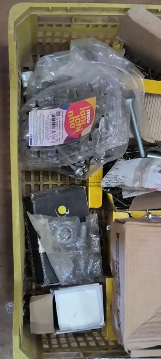 LOTE 233 - 01 LOTE COM PARAFUSOS TAMANHOS DIVERSOS. (CAIXA ORGANIZADORA NAO INCLUSA) (NO ESTADO) ATENÇÃO! FAZER A VISITAÇÃO ANTES DE ARREMATAR, NÃO SABEMOS SE FUNCIONA, LEILÃO NÃO TEM GARANTIA E NEM DEVOLUÇÃO, SUJEITO A POSSÍVEIS AVARIAS VISÍVEIS/OCULTAS E/OU AUSÊNCIA DE COMPONENTES.