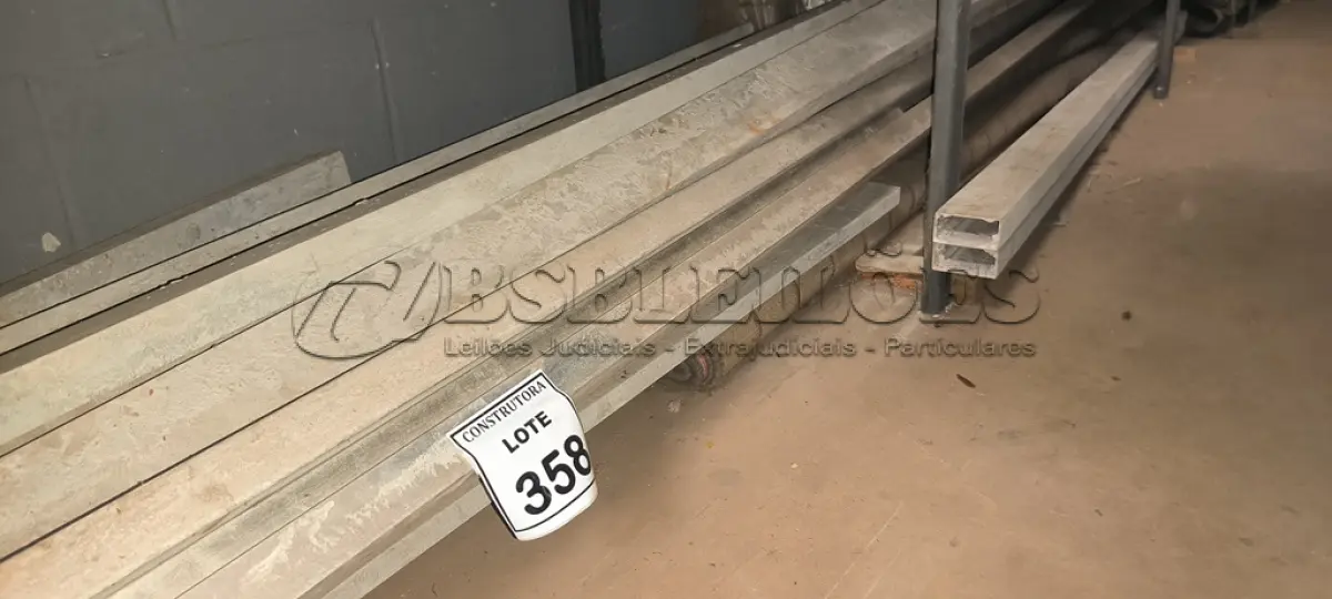 LOTE 358 - 01 LOTE COM RÉGUAS EM ALUMÍNIO TAMANHOS DIVERSOS. (NO ESTADO) ATENÇÃO! FAZER A VISITAÇÃO ANTES DE ARREMATAR, NÃO SABEMOS SE FUNCIONA, LEILÃO NÃO TEM GARANTIA E NEM DEVOLUÇÃO, SUJEITO A POSSÍVEIS AVARIAS VISÍVEIS/OCULTAS E/OU AUSÊNCIA DE COMPONENTES.