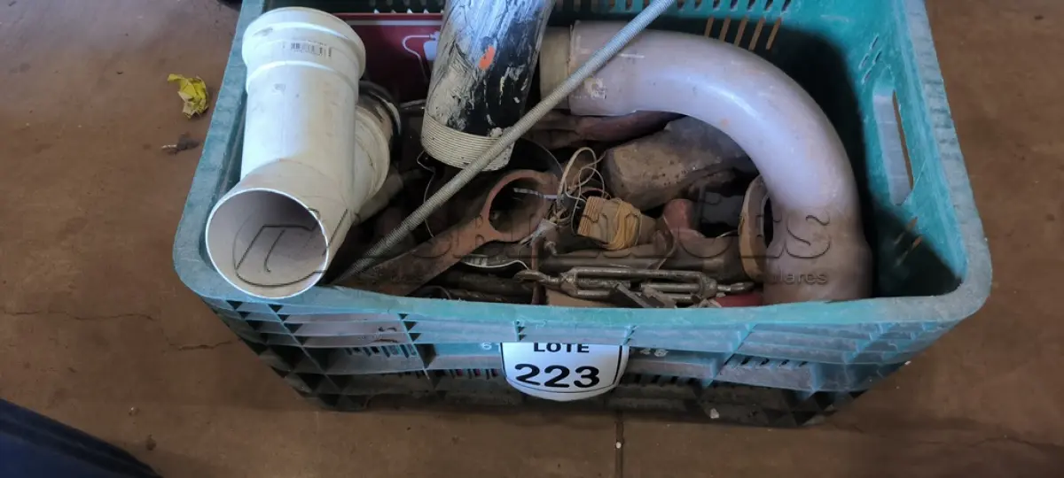 LOTE 223 - 01 LOTE COM MARRETA, PICARETA SEM CABO, CONEXÕES E XIBANCA. (CAIXA ORGANIZADORA NAO INCLUSA) (NO ESTADO) ATENÇÃO! FAZER A VISITAÇÃO ANTES DE ARREMATAR, NÃO SABEMOS SE FUNCIONA, LEILÃO NÃO TEM GARANTIA E NEM DEVOLUÇÃO, SUJEITO A POSSÍVEIS AVARIAS VISÍVEIS/OCULTAS E/OU AUSÊNCIA DE COMPONENTES.