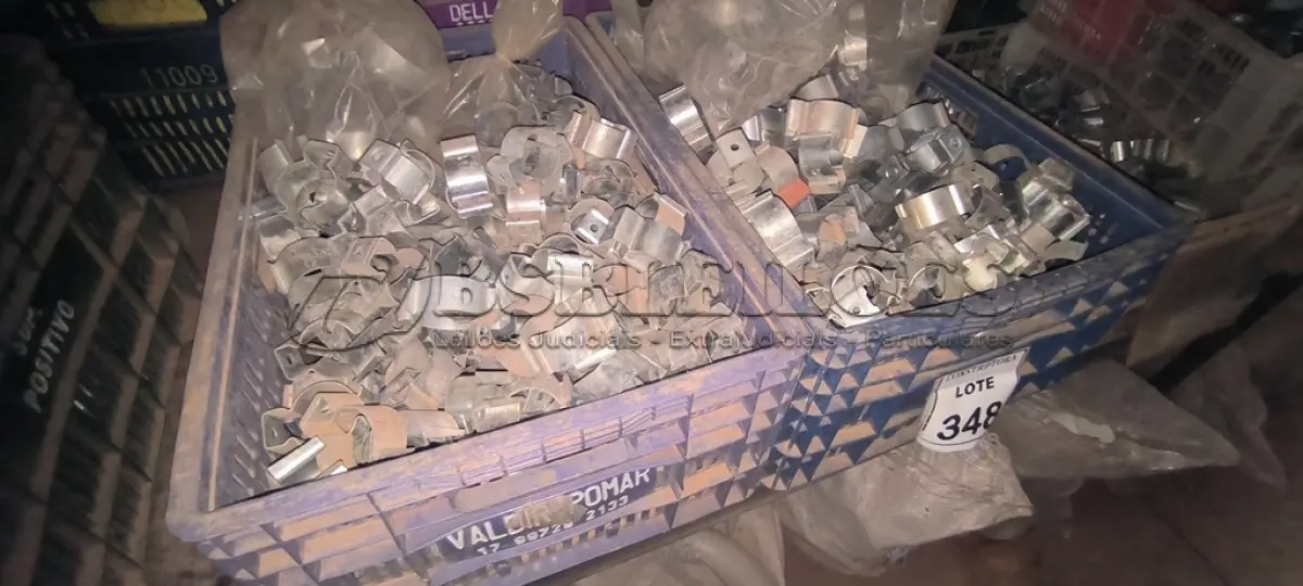 LOTE 348 - 01 LOTE COM ABRAÇADEIRAS DIVERSAS. (CAIXA ORGANIZADORA NAO INCLUSA) (NO ESTADO) ATENÇÃO! FAZER A VISITAÇÃO ANTES DE ARREMATAR, NÃO SABEMOS SE FUNCIONA, LEILÃO NÃO TEM GARANTIA E NEM DEVOLUÇÃO, SUJEITO A POSSÍVEIS AVARIAS VISÍVEIS/OCULTAS E/OU AUSÊNCIA DE COMPONENTES.
