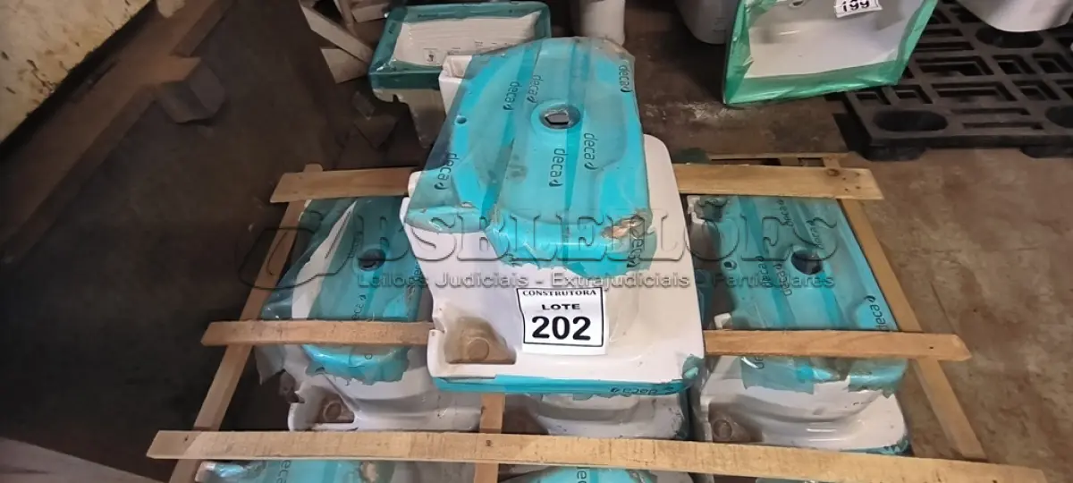 LOTE 202 - 04 TANQUES DECA. (NO ESTADO) ATENÇÃO! FAZER A VISITAÇÃO ANTES DE ARREMATAR, NÃO SABEMOS SE FUNCIONA, LEILÃO NÃO TEM GARANTIA E NEM DEVOLUÇÃO, SUJEITO A POSSÍVEIS AVARIAS VISÍVEIS/OCULTAS E/OU AUSÊNCIA DE COMPONENTES.