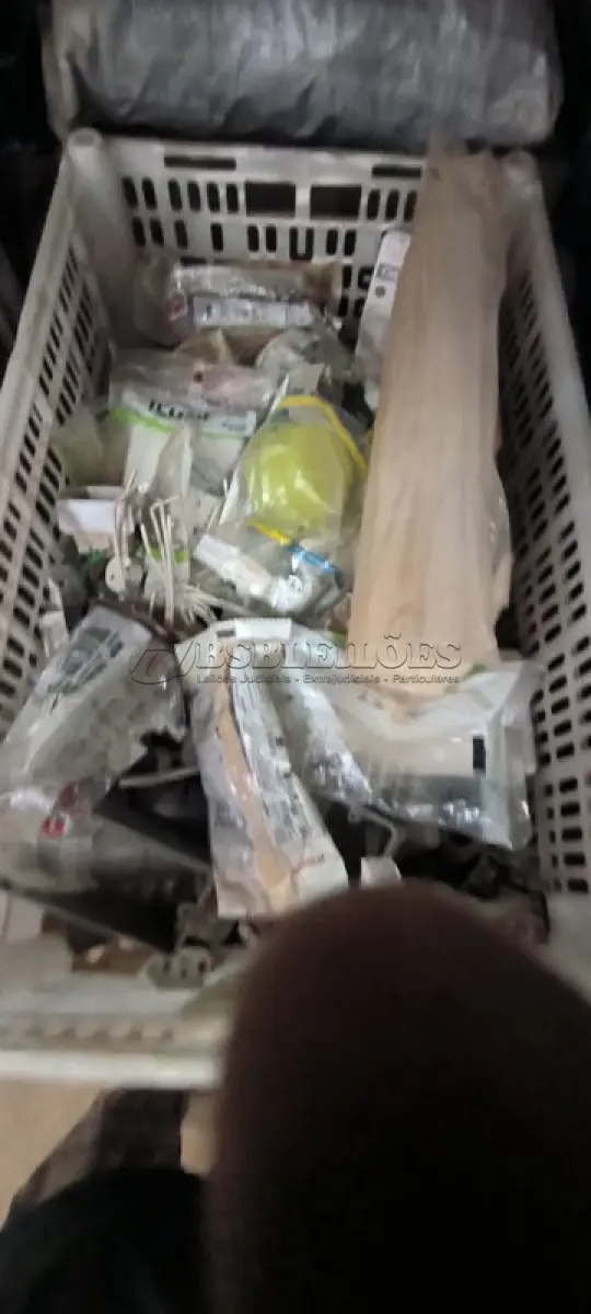 LOTE 291 - 01 LOTE COM MATERIAIS ELÉTRICOS ,TOMADAS, SILICONE EM BASTÃO, CONDULETES EM PVC. (CAIXA ORGANIZADORA NAO INCLUSA) (NO ESTADO) ATENÇÃO! FAZER A VISITAÇÃO ANTES DE ARREMATAR, NÃO SABEMOS SE FUNCIONA, LEILÃO NÃO TEM GARANTIA E NEM DEVOLUÇÃO, SUJEITO A POSSÍVEIS AVARIAS VISÍVEIS/OCULTAS E/OU AUSÊNCIA DE COMPONENTES.