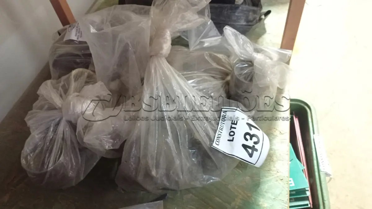 LOTE 431 - 01 LOTE COM CONEXÕES DIVERSAS EM METAIS. (NO ESTADO) ATENÇÃO! FAZER A VISITAÇÃO ANTES DE ARREMATAR, NÃO SABEMOS SE FUNCIONA, LEILÃO NÃO TEM GARANTIA E NEM DEVOLUÇÃO, SUJEITO A POSSÍVEIS AVARIAS VISÍVEIS/OCULTAS E/OU AUSÊNCIA DE COMPONENTES. 