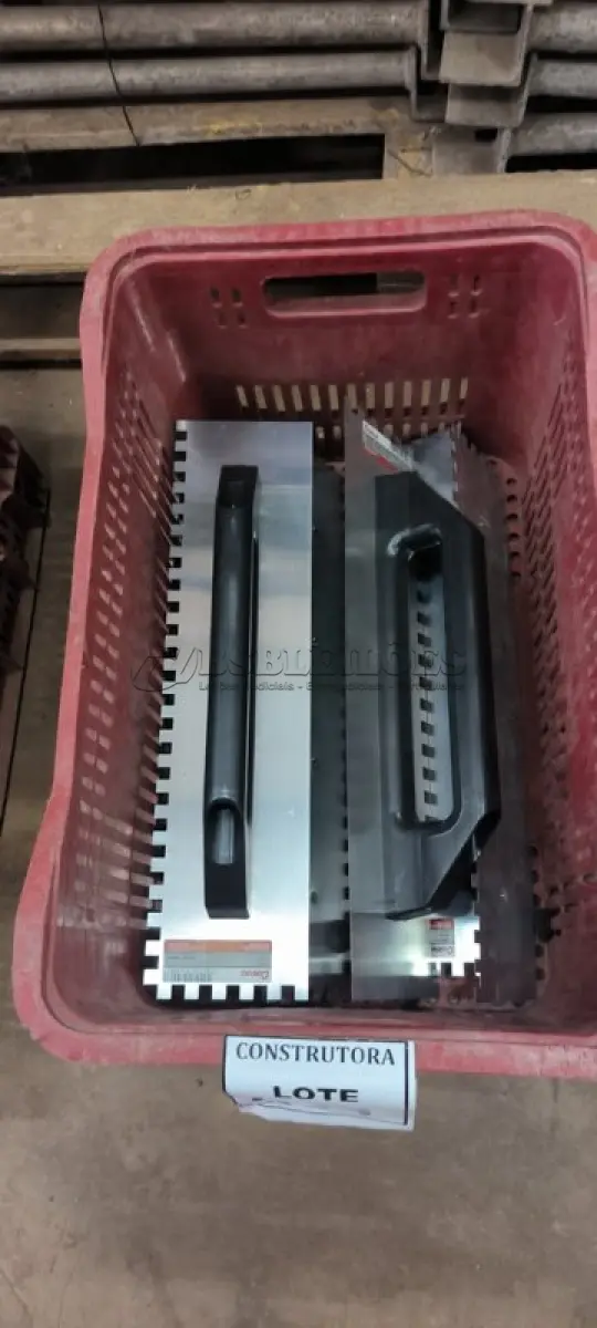 LOTE 241 - 06 DESENPENADEIRAS DE AÇO 48CM DENTADAS 10X10MM. (CAIXA ORGANIZADORA NAO INCLUSA) (NO ESTADO) ATENÇÃO! FAZER A VISITAÇÃO ANTES DE ARREMATAR, NÃO SABEMOS SE FUNCIONA, LEILÃO NÃO TEM GARANTIA E NEM DEVOLUÇÃO, SUJEITO A POSSÍVEIS AVARIAS VISÍVEIS/OCULTAS E/OU AUSÊNCIA DE COMPONENTES.