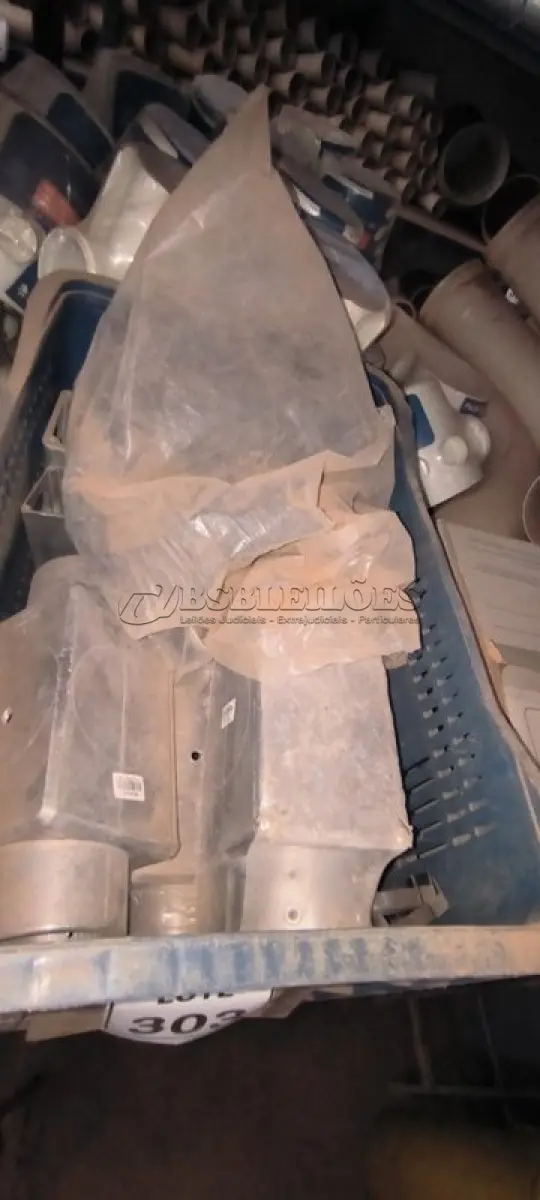 LOTE 303 - 01 LOTE COM CAIXAS DE CONDULETES. (CAIXA ORGANIZADORA NAO INCLUSA) (NO ESTADO) ATENÇÃO! FAZER A VISITAÇÃO ANTES DE ARREMATAR, NÃO SABEMOS SE FUNCIONA, LEILÃO NÃO TEM GARANTIA E NEM DEVOLUÇÃO, SUJEITO A POSSÍVEIS AVARIAS VISÍVEIS/OCULTAS E/OU AUSÊNCIA DE COMPONENTES.
