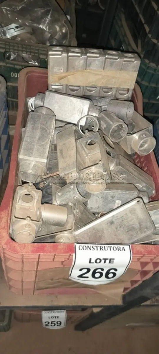 LOTE 266 - 01 LOTE COM CONDULETES DIVERSOS EM ALUMÍNIO. (CAIXA ORGANIZADORA NAO INCLUSA) (NO ESTADO) ATENÇÃO! FAZER A VISITAÇÃO ANTES DE ARREMATAR, NÃO SABEMOS SE FUNCIONA, LEILÃO NÃO TEM GARANTIA E NEM DEVOLUÇÃO, SUJEITO A POSSÍVEIS AVARIAS VISÍVEIS/OCULTAS E/OU AUSÊNCIA DE COMPONENTES.