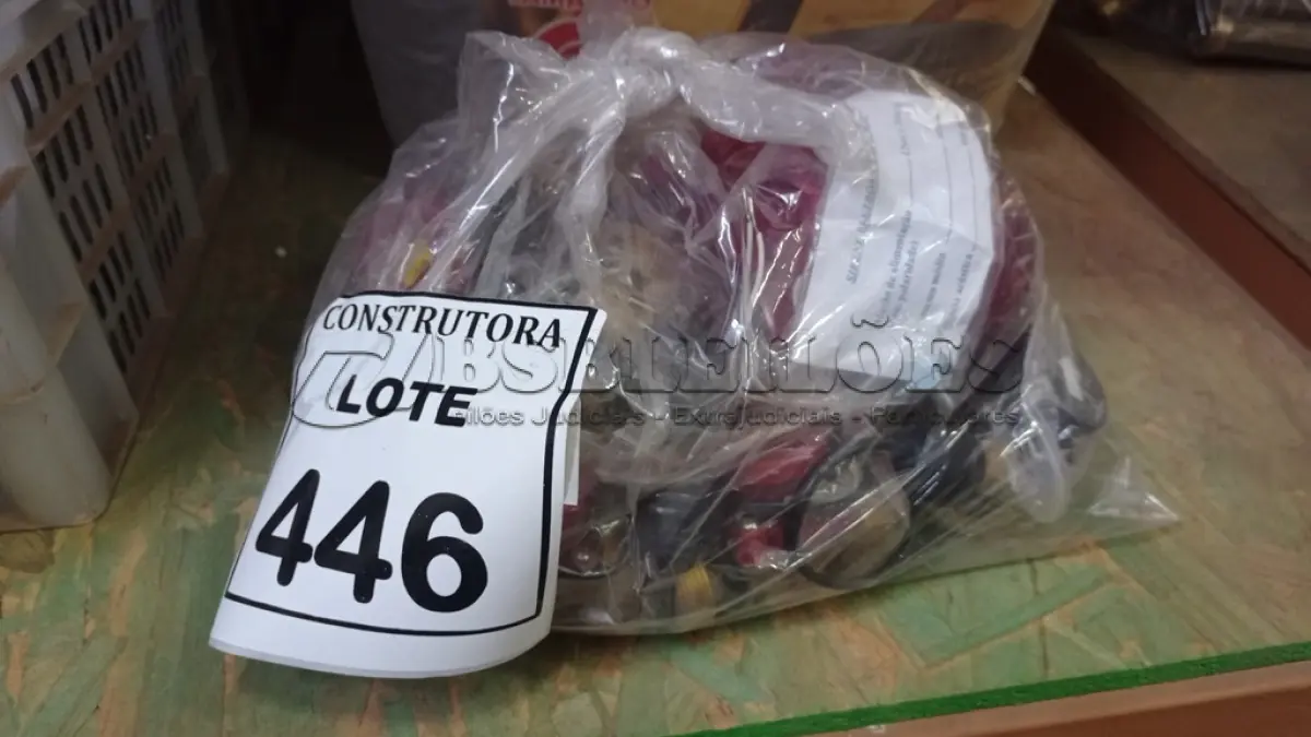 LOTE 446 - 01 LOTE COM VÁLVULAS ELÉTRICAS. (NO ESTADO) ATENÇÃO! FAZER A VISITAÇÃO ANTES DE ARREMATAR, NÃO SABEMOS SE FUNCIONA, LEILÃO NÃO TEM GARANTIA E NEM DEVOLUÇÃO, SUJEITO A POSSÍVEIS AVARIAS VISÍVEIS/OCULTAS E/OU AUSÊNCIA DE COMPONENTES.