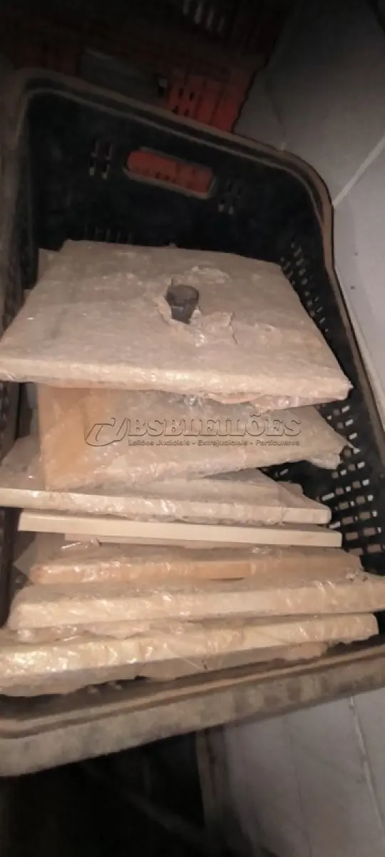 LOTE 301 - 01 LOTE COM TAMPAS DE QUADROS ELÉTRICOS DIVERSOS. (CAIXA ORGANIZADORA NAO INCLUSA) (NO ESTADO) ATENÇÃO! FAZER A VISITAÇÃO ANTES DE ARREMATAR, NÃO SABEMOS SE FUNCIONA, LEILÃO NÃO TEM GARANTIA E NEM DEVOLUÇÃO, SUJEITO A POSSÍVEIS AVARIAS VISÍVEIS/OCULTAS E/OU AUSÊNCIA DE COMPONENTES.