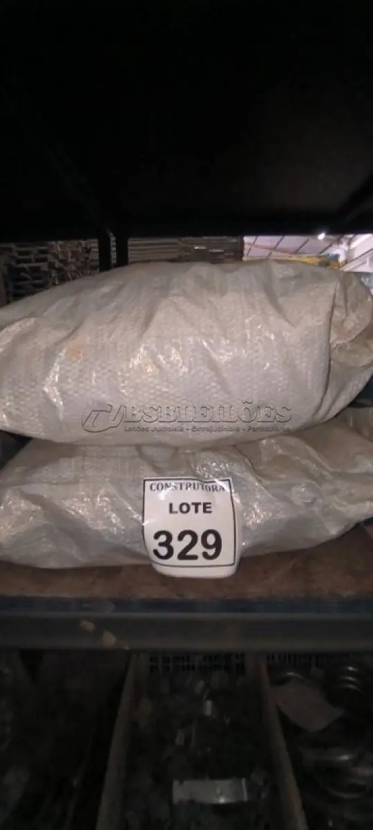 LOTE 329 - 02 SACOS COM UNIÃO UNIVERSAL ¾. (NO ESTADO) ATENÇÃO! FAZER A VISITAÇÃO ANTES DE ARREMATAR, NÃO SABEMOS SE FUNCIONA, LEILÃO NÃO TEM GARANTIA E NEM DEVOLUÇÃO, SUJEITO A POSSÍVEIS AVARIAS VISÍVEIS/OCULTAS E/OU AUSÊNCIA DE COMPONENTES.