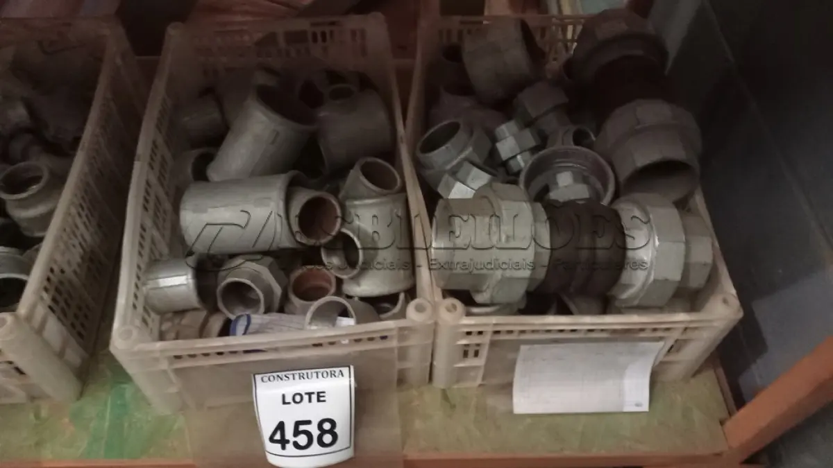 LOTE 458 - 01 LOTE COM LUVAS E UNIÃO EM FERRO GALVANIZADO. (CAIXA ORGANIZADORA NAO INCLUSA) (NO ESTADO) ATENÇÃO! FAZER A VISITAÇÃO ANTES DE ARREMATAR, NÃO SABEMOS SE FUNCIONA, LEILÃO NÃO TEM GARANTIA E NEM DEVOLUÇÃO, SUJEITO A POSSÍVEIS AVARIAS VISÍVEIS/OCULTAS E/OU AUSÊNCIA DE COMPONENTES.