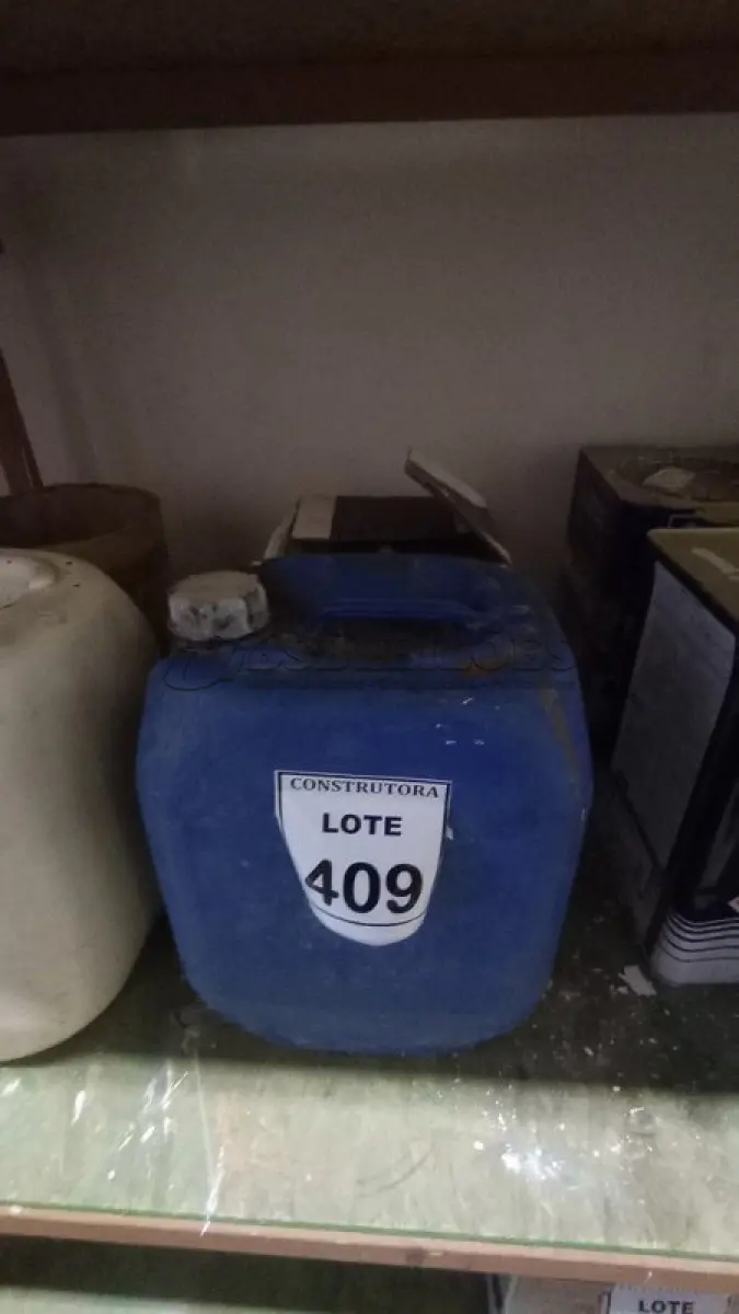 LOTE 409 - 01 GALÃO DE TINTA E 01 BALDE DE MASSA CORRIDA. (NO ESTADO) ATENÇÃO! FAZER A VISITAÇÃO ANTES DE ARREMATAR, NÃO SABEMOS SE FUNCIONA, LEILÃO NÃO TEM GARANTIA E NEM DEVOLUÇÃO, SUJEITO A POSSÍVEIS AVARIAS VISÍVEIS/OCULTAS E/OU AUSÊNCIA DE COMPONENTES.