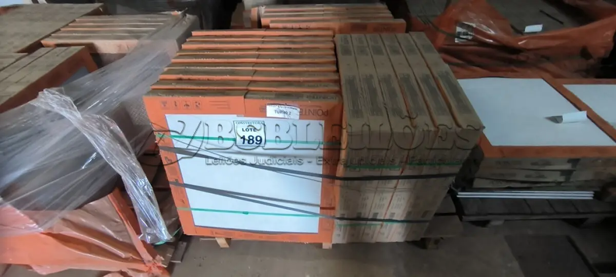LOTE 189 - 19 CAIXAS DE PORCELANATO POINTER PORTOBELLO 60X60CM NA COR CIMENTO BRANCO. (NO ESTADO) ATENÇÃO! FAZER A VISITAÇÃO ANTES DE ARREMATAR, NÃO SABEMOS SE FUNCIONA, LEILÃO NÃO TEM GARANTIA E NEM DEVOLUÇÃO, SUJEITO A POSSÍVEIS AVARIAS VISÍVEIS/OCULTAS E/OU AUSÊNCIA DE COMPONENTES.