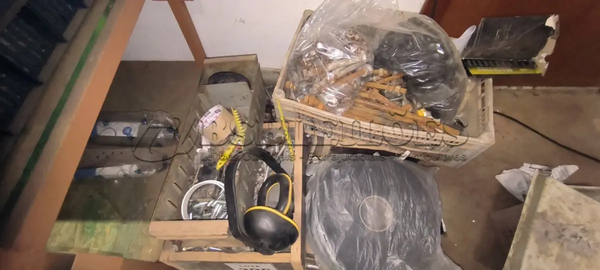 LOTE 396 - 01 LOTE COM PARAFUSOS DIVERSOS TAMANHOS E MODELOS. (NO ESTADO) ATENÇÃO! FAZER A VISITAÇÃO ANTES DE ARREMATAR, NÃO SABEMOS SE FUNCIONA, LEILÃO NÃO TEM GARANTIA E NEM DEVOLUÇÃO, SUJEITO A POSSÍVEIS AVARIAS VISÍVEIS/OCULTAS E/OU AUSÊNCIA DE COMPONENTES.