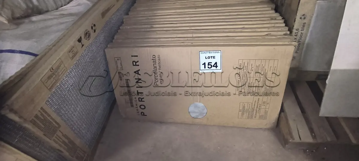 LOTE 154 - 23 CAIXAS COM CERÃMICAS/PORCELANATO PORTINARI 43,7X87,7 RETIFICADO SIDES HD CONCRETO. (NO ESTADO) ATENÇÃO! FAZER A VISITAÇÃO ANTES DE ARREMATAR, NÃO SABEMOS SE FUNCIONA, LEILÃO NÃO TEM GARANTIA E NEM DEVOLUÇÃO, SUJEITO A POSSÍVEIS AVARIAS VISÍVEIS/OCULTAS E/OU AUSÊNCIA DE COMPONENTES.