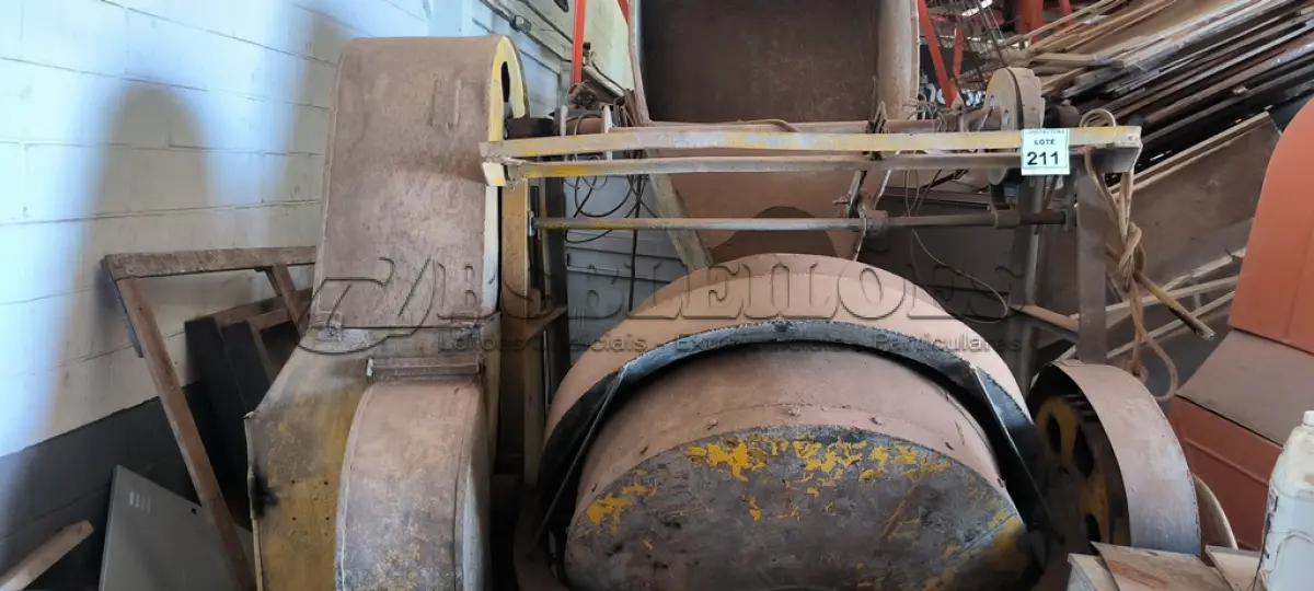 LOTE 211 - 01 BETONEIRA INDUSTRIAL TRIFÁSICO NA COR AMARELO. (NO ESTADO) ATENÇÃO! FAZER A VISITAÇÃO ANTES DE ARREMATAR, NÃO SABEMOS SE FUNCIONA, LEILÃO NÃO TEM GARANTIA E NEM DEVOLUÇÃO, SUJEITO A POSSÍVEIS AVARIAS VISÍVEIS/OCULTAS E/OU AUSÊNCIA DE COMPONENTES.