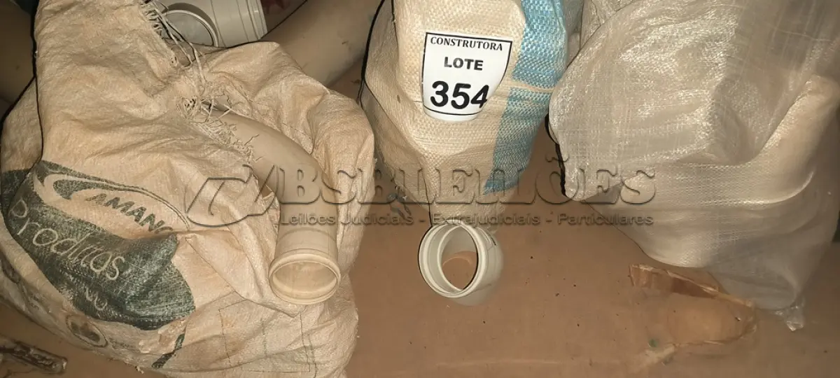 LOTE 354 - 01 LOTE COM CURVAS DE 75 PARA ESGOTO E JOELHOS DE 45 GRAU DN100. (NO ESTADO) ATENÇÃO! FAZER A VISITAÇÃO ANTES DE ARREMATAR, NÃO SABEMOS SE FUNCIONA, LEILÃO NÃO TEM GARANTIA E NEM DEVOLUÇÃO, SUJEITO A POSSÍVEIS AVARIAS VISÍVEIS/OCULTAS E/OU AUSÊNCIA DE COMPONENTES.