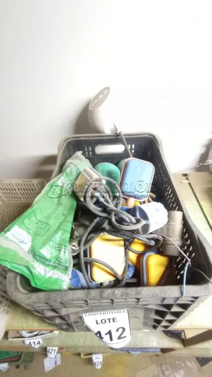 LOTE 412 - 01 LOTE COM BÓIAS AUTOMÁTICAS E BÓIAS MANUAIS  PARA CAIXA D’AGUA. (NO ESTADO) ATENÇÃO! FAZER A VISITAÇÃO ANTES DE ARREMATAR, NÃO SABEMOS SE FUNCIONA, LEILÃO NÃO TEM GARANTIA E NEM DEVOLUÇÃO, SUJEITO A POSSÍVEIS AVARIAS VISÍVEIS/OCULTAS E/OU AUSÊNCIA DE COMPONENTES.