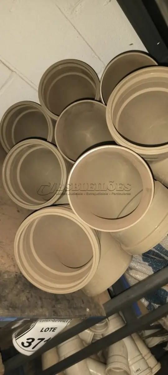 LOTE 371 - 01 LOTE COM JOELHO EM PVC PARA ESGOTO 150MM. (NO ESTADO) ATENÇÃO! FAZER A VISITAÇÃO ANTES DE ARREMATAR, NÃO SABEMOS SE FUNCIONA, LEILÃO NÃO TEM GARANTIA E NEM DEVOLUÇÃO, SUJEITO A POSSÍVEIS AVARIAS VISÍVEIS/OCULTAS E/OU AUSÊNCIA DE COMPONENTES.