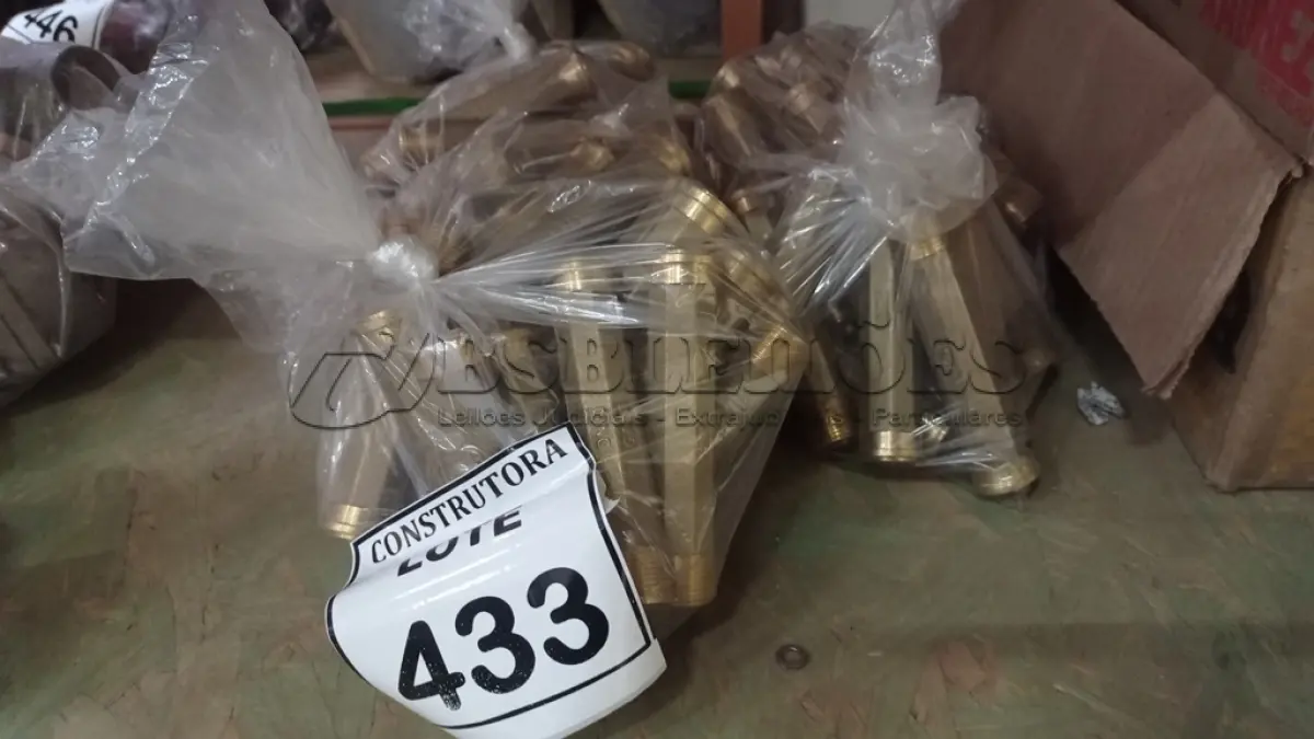 LOTE 433 - 01 LOTE COM ALONGADORES DE  CONECXÃO ¾ EM METAL. (NO ESTADO) ATENÇÃO! FAZER A VISITAÇÃO ANTES DE ARREMATAR, NÃO SABEMOS SE FUNCIONA, LEILÃO NÃO TEM GARANTIA E NEM DEVOLUÇÃO, SUJEITO A POSSÍVEIS AVARIAS VISÍVEIS/OCULTAS E/OU AUSÊNCIA DE COMPONENTES.