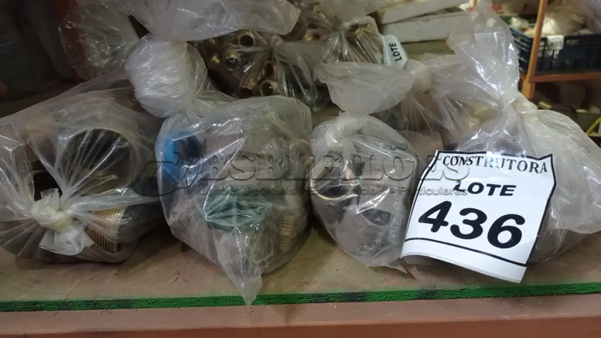 LOTE 436 - 01 LOTE COM CONEXÕES DIVERSAS EM METAL . (NO ESTADO) ATENÇÃO! FAZER A VISITAÇÃO ANTES DE ARREMATAR, NÃO SABEMOS SE FUNCIONA, LEILÃO NÃO TEM GARANTIA E NEM DEVOLUÇÃO, SUJEITO A POSSÍVEIS AVARIAS VISÍVEIS/OCULTAS E/OU AUSÊNCIA DE COMPONENTES.