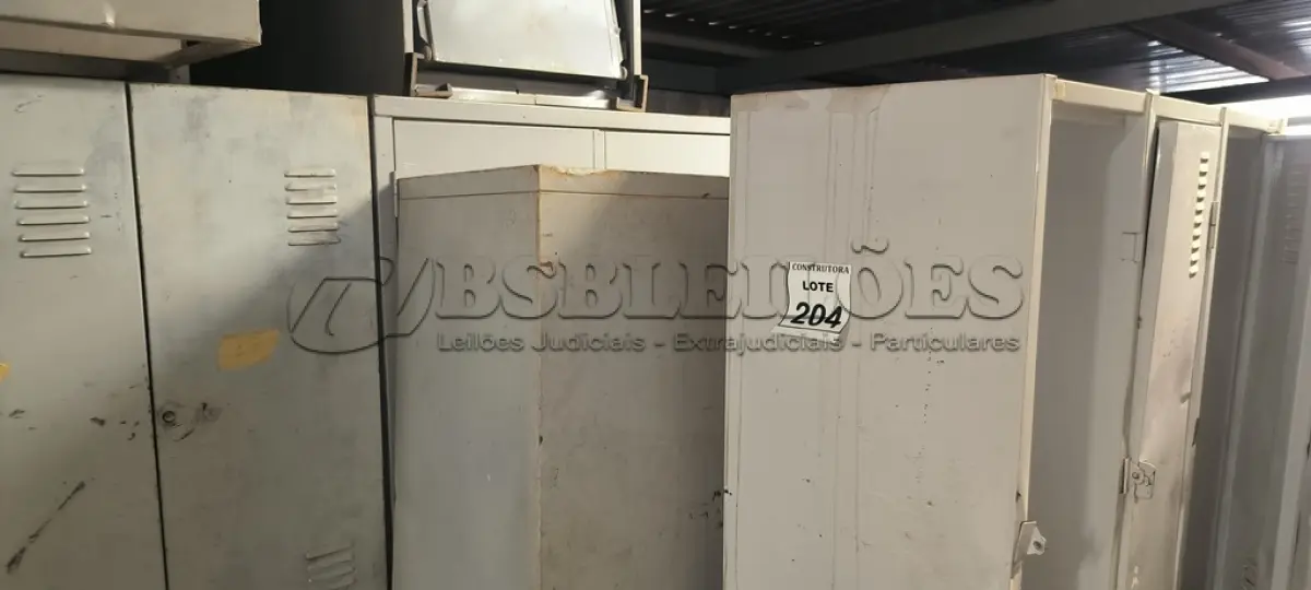 LOTE 204 - 01 LOTE COM ARQUIVOS DE AÇO E ARMÁRIOS ROUPEIROS. (NO ESTADO) ATENÇÃO! FAZER A VISITAÇÃO ANTES DE ARREMATAR, NÃO SABEMOS SE FUNCIONA, LEILÃO NÃO TEM GARANTIA E NEM DEVOLUÇÃO, SUJEITO A POSSÍVEIS AVARIAS VISÍVEIS/OCULTAS E/OU AUSÊNCIA DE COMPONENTES.