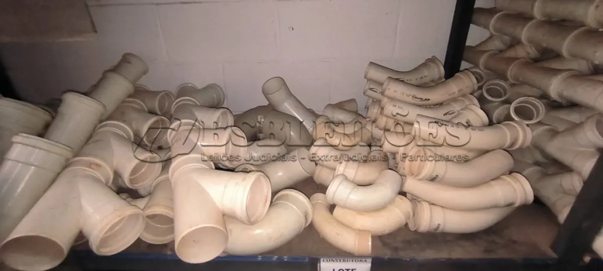 LOTE 381 - 01 LOTE COM CURVAS DN 50MM E JUNÇÃO DE 75MM. (NO ESTADO) ATENÇÃO! FAZER A VISITAÇÃO ANTES DE ARREMATAR, NÃO SABEMOS SE FUNCIONA, LEILÃO NÃO TEM GARANTIA E NEM DEVOLUÇÃO, SUJEITO A POSSÍVEIS AVARIAS VISÍVEIS/OCULTAS E/OU AUSÊNCIA DE COMPONENTES.