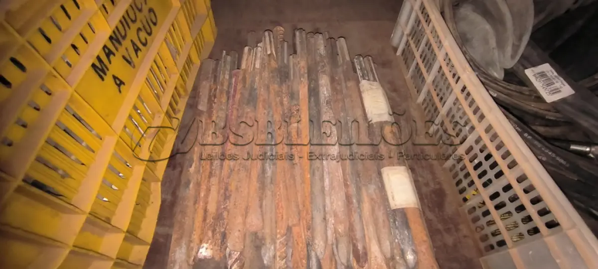 LOTE 289 - 01 LOTE COM PONTEIROS,TALHADEIRAS E BROCAS PARA MARTELE. (NO ESTADO) ATENÇÃO! FAZER A VISITAÇÃO ANTES DE ARREMATAR, NÃO SABEMOS SE FUNCIONA, LEILÃO NÃO TEM GARANTIA E NEM DEVOLUÇÃO, SUJEITO A POSSÍVEIS AVARIAS VISÍVEIS/OCULTAS E/OU AUSÊNCIA DE COMPONENTES.