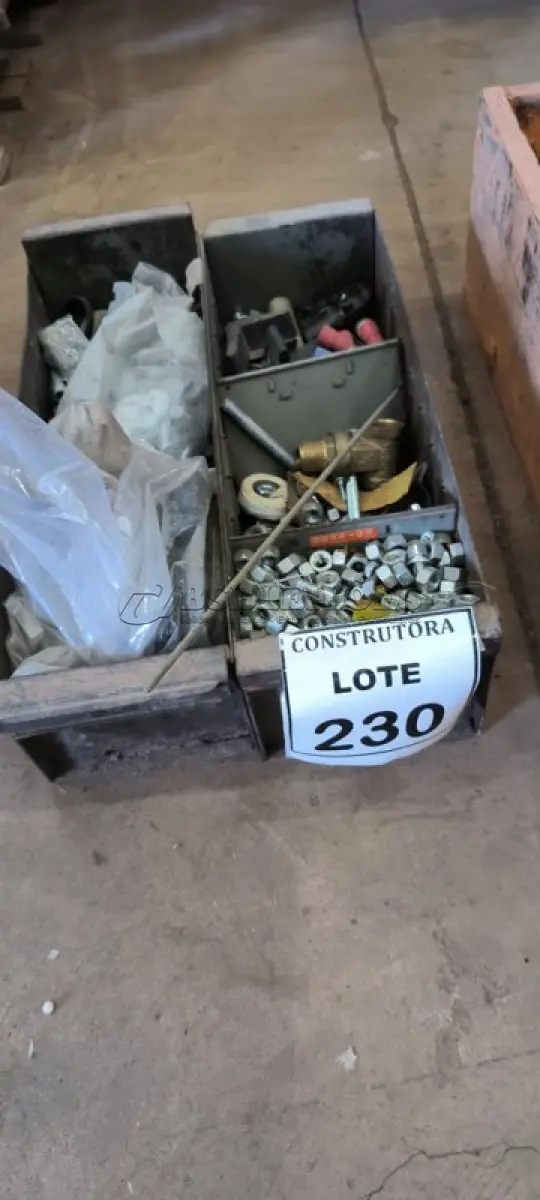 LOTE 230 - 01 LOTE COM ARRUELAS DIVERSAS, PARAFUSOS E PORCAS. (NO ESTADO) ATENÇÃO! FAZER A VISITAÇÃO ANTES DE ARREMATAR, NÃO SABEMOS SE FUNCIONA, LEILÃO NÃO TEM GARANTIA E NEM DEVOLUÇÃO, SUJEITO A POSSÍVEIS AVARIAS VISÍVEIS/OCULTAS E/OU AUSÊNCIA DE COMPONENTES.