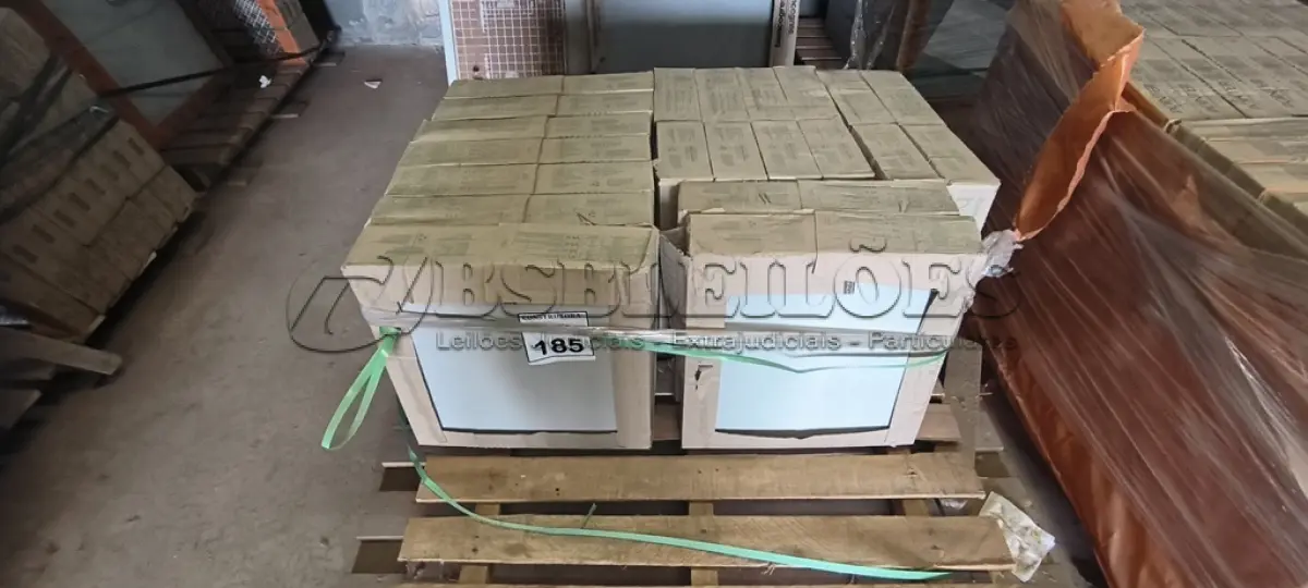 LOTE 185 - 15 CAIXAS DE PISOS PORTOBELO 41X41CM. (NO ESTADO) ATENÇÃO! FAZER A VISITAÇÃO ANTES DE ARREMATAR, NÃO SABEMOS SE FUNCIONA, LEILÃO NÃO TEM GARANTIA E NEM DEVOLUÇÃO, SUJEITO A POSSÍVEIS AVARIAS VISÍVEIS/OCULTAS E/OU AUSÊNCIA DE COMPONENTES.