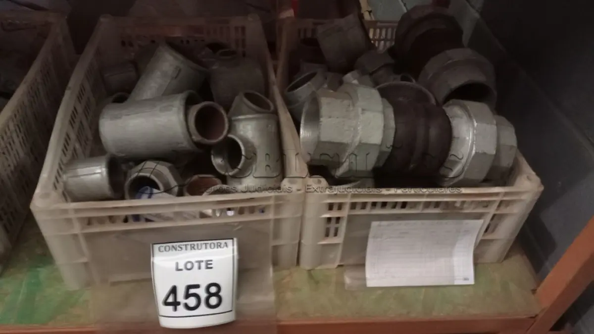 LOTE 458 - 01 LOTE COM LUVAS E UNIÃO EM FERRO GALVANIZADO. (CAIXA ORGANIZADORA NAO INCLUSA) (NO ESTADO) ATENÇÃO! FAZER A VISITAÇÃO ANTES DE ARREMATAR, NÃO SABEMOS SE FUNCIONA, LEILÃO NÃO TEM GARANTIA E NEM DEVOLUÇÃO, SUJEITO A POSSÍVEIS AVARIAS VISÍVEIS/OCULTAS E/OU AUSÊNCIA DE COMPONENTES.