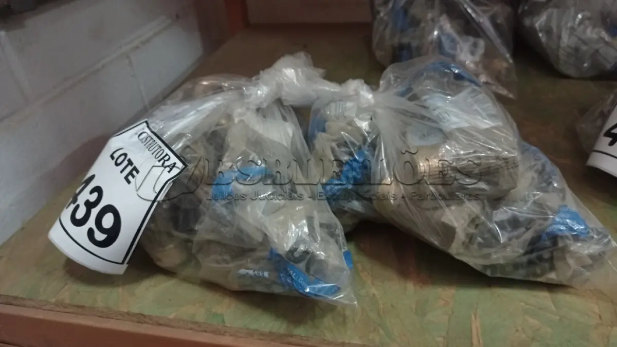 LOTE 439 - 02 SACOS COM REGISTROS GAVETA EUROPA DN 20X3/4. (NO ESTADO) ATENÇÃO! FAZER A VISITAÇÃO ANTES DE ARREMATAR, NÃO SABEMOS SE FUNCIONA, LEILÃO NÃO TEM GARANTIA E NEM DEVOLUÇÃO, SUJEITO A POSSÍVEIS AVARIAS VISÍVEIS/OCULTAS E/OU AUSÊNCIA DE COMPONENTES.