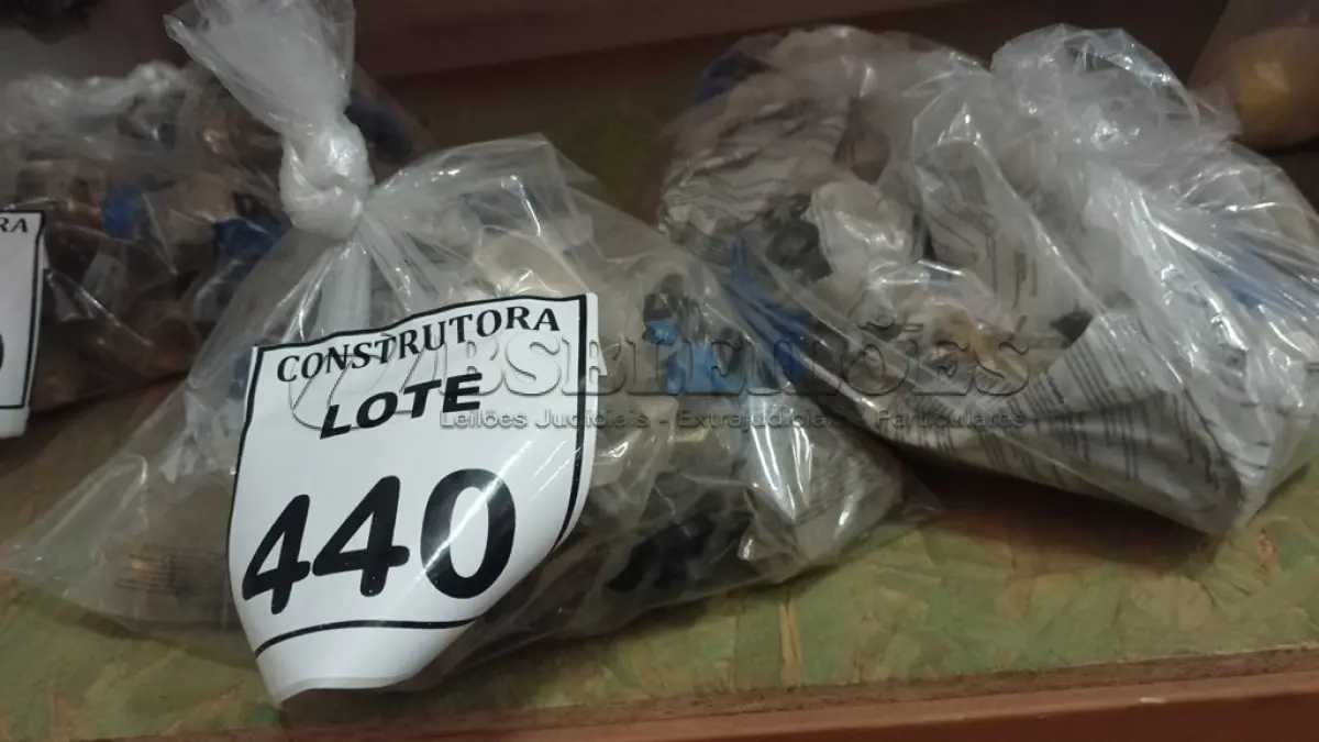 LOTE 440 - 02 SACOS COM REGISTROS GAVETA EUROPA DN 20X3/4. (NO ESTADO) ATENÇÃO! FAZER A VISITAÇÃO ANTES DE ARREMATAR, NÃO SABEMOS SE FUNCIONA, LEILÃO NÃO TEM GARANTIA E NEM DEVOLUÇÃO, SUJEITO A POSSÍVEIS AVARIAS VISÍVEIS/OCULTAS E/OU AUSÊNCIA DE COMPONENTES.