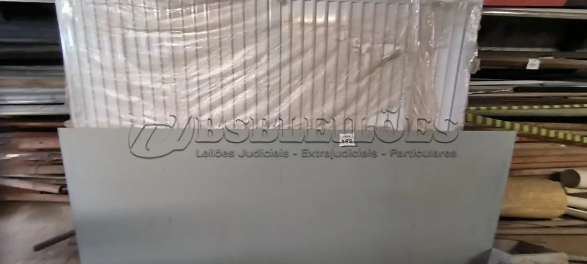 LOTE 152 - 01 PORTINHOLA DE VENTILAÇÃO E UMA CHAPA EM FERRO. (NO ESTADO) ATENÇÃO! FAZER A VISITAÇÃO ANTES DE ARREMATAR, NÃO SABEMOS SE FUNCIONA, LEILÃO NÃO TEM GARANTIA E NEM DEVOLUÇÃO, SUJEITO A POSSÍVEIS AVARIAS VISÍVEIS/OCULTAS E/OU AUSÊNCIA DE COMPONENTES.