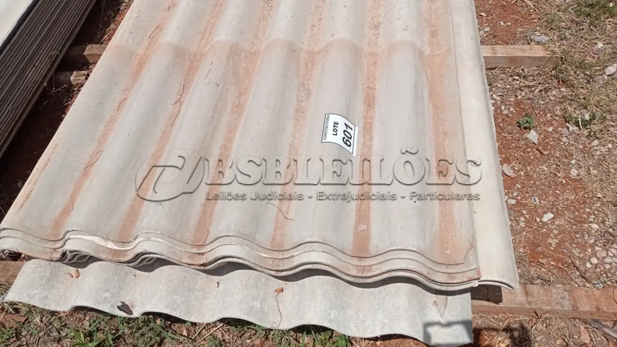 LOTE 601 - 01 LOTE COM TELHA DE FIBROCIMENTO ONDULADAS. (NO ESTADO) ATENÇÃO! FAZER A VISITAÇÃO ANTES DE ARREMATAR, NÃO SABEMOS SE FUNCIONA, LEILÃO NÃO TEM GARANTIA E NEM DEVOLUÇÃO, SUJEITO A POSSÍVEIS AVARIAS VISÍVEIS/OCULTAS E/OU AUSÊNCIA DE COMPONENTES.