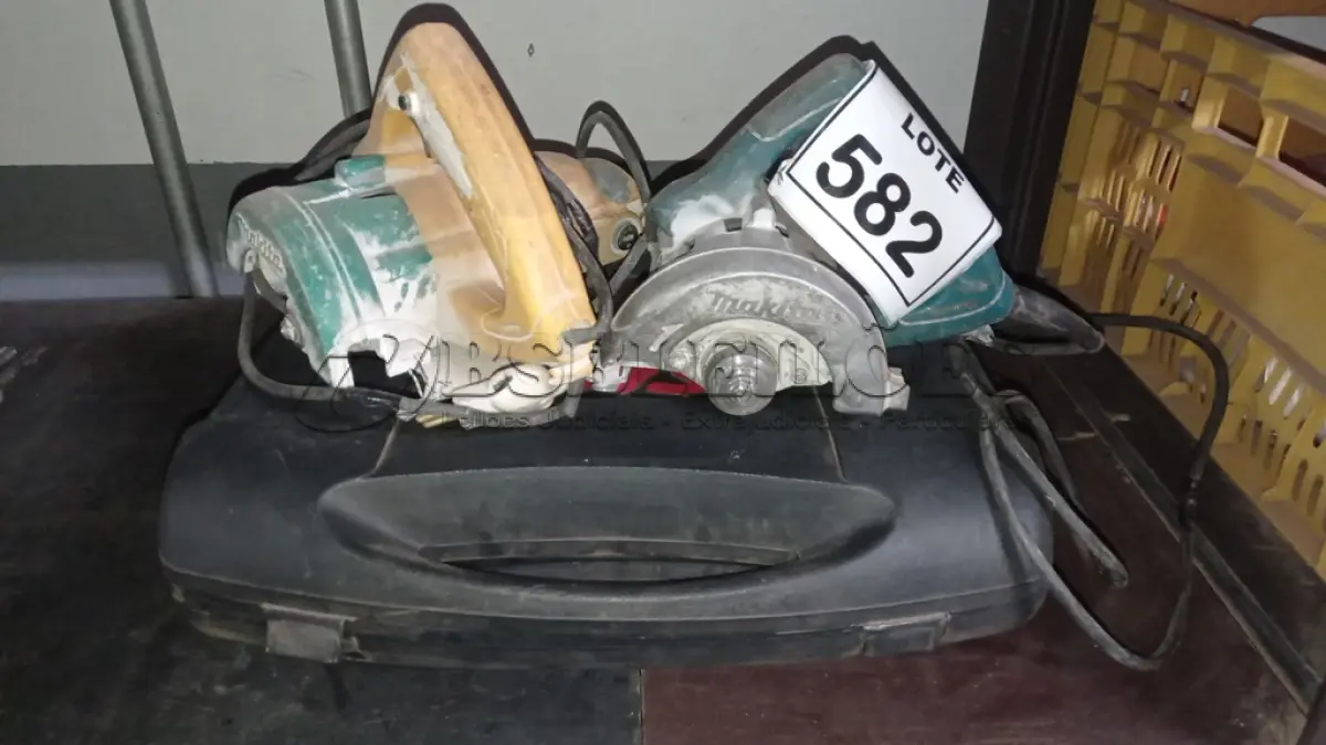 LOTE 582 - 01 PARAFUSADEIRA SKIL E 02 SERRAS PARA PISO MAKITA. (NO ESTADO) ATENÇÃO! FAZER A VISITAÇÃO ANTES DE ARREMATAR, NÃO SABEMOS SE FUNCIONA, LEILÃO NÃO TEM GARANTIA E NEM DEVOLUÇÃO, SUJEITO A POSSÍVEIS AVARIAS VISÍVEIS/OCULTAS E/OU AUSÊNCIA DE COMPONENTES.