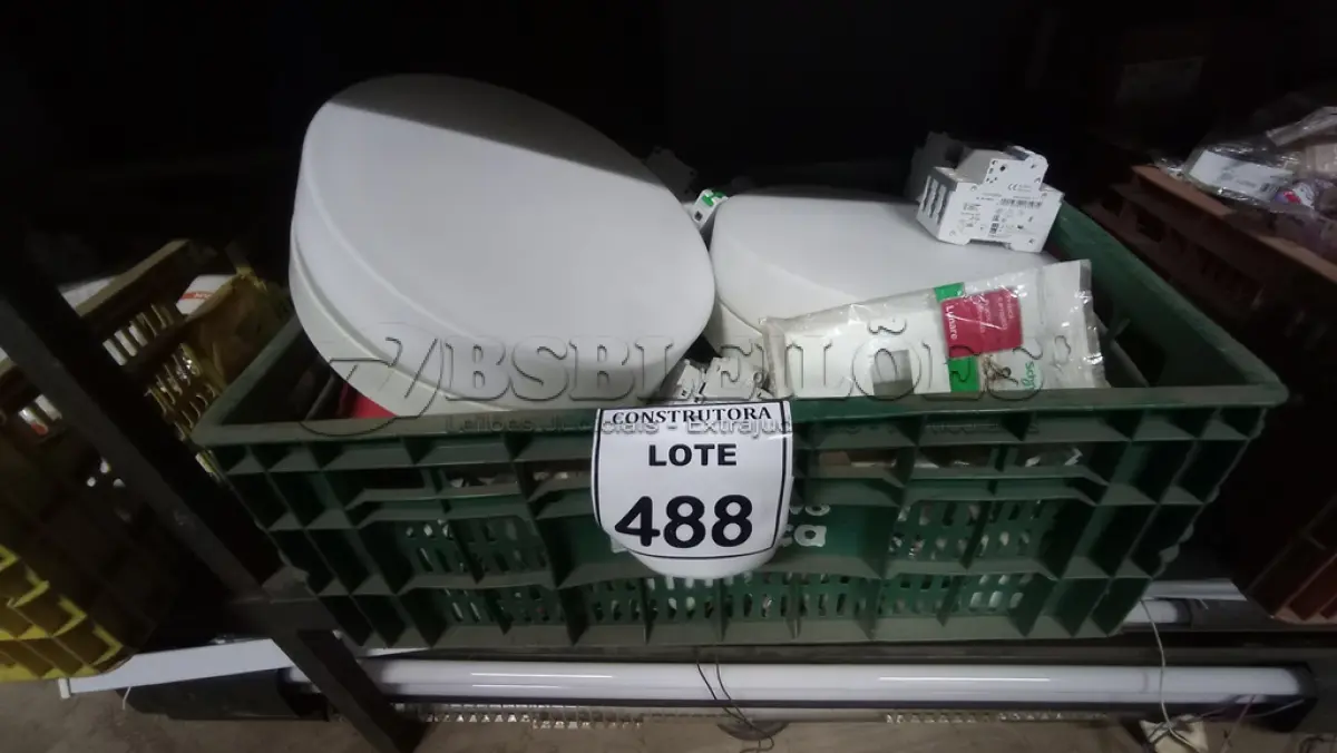 LOTE 488 - 01 LOTE COM PLACAS 4X2 PARA TOMADA OU INTERRUPTORES, DISJUNTORES DIVERSOS E LUMINÁRIAS. (CAIXA ORGANIZADORA NAO INCLUSA) (NO ESTADO) ATENÇÃO! FAZER A VISITAÇÃO ANTES DE ARREMATAR, NÃO SABEMOS SE FUNCIONA, LEILÃO NÃO TEM GARANTIA E NEM DEVOLUÇÃO, SUJEITO A POSSÍVEIS AVARIAS VISÍVEIS/OCULTAS E/OU AUSÊNCIA DE COMPONENTES.
