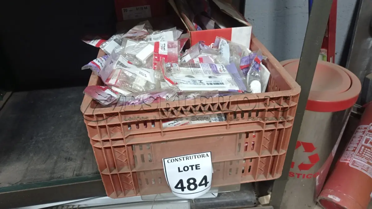 LOTE 484 - 01 LOTE COM MÓDULOS DE SAÍDA DE FIO 1M, PLACAS DE 2 POSTOS SEPARADOS 4X2, PULSADOR PARA CAMPAINHA E CAMPAINHA CIGARRA. (CAIXA ORGANIZADORA NAO INCLUSA) (NO ESTADO) ATENÇÃO! FAZER A VISITAÇÃO ANTES DE ARREMATAR, NÃO SABEMOS SE FUNCIONA, LEILÃO NÃO TEM GARANTIA E NEM DEVOLUÇÃO, SUJEITO A POSSÍVEIS AVARIAS VISÍVEIS/OCULTAS E/OU AUSÊNCIA DE COMPONENTES.