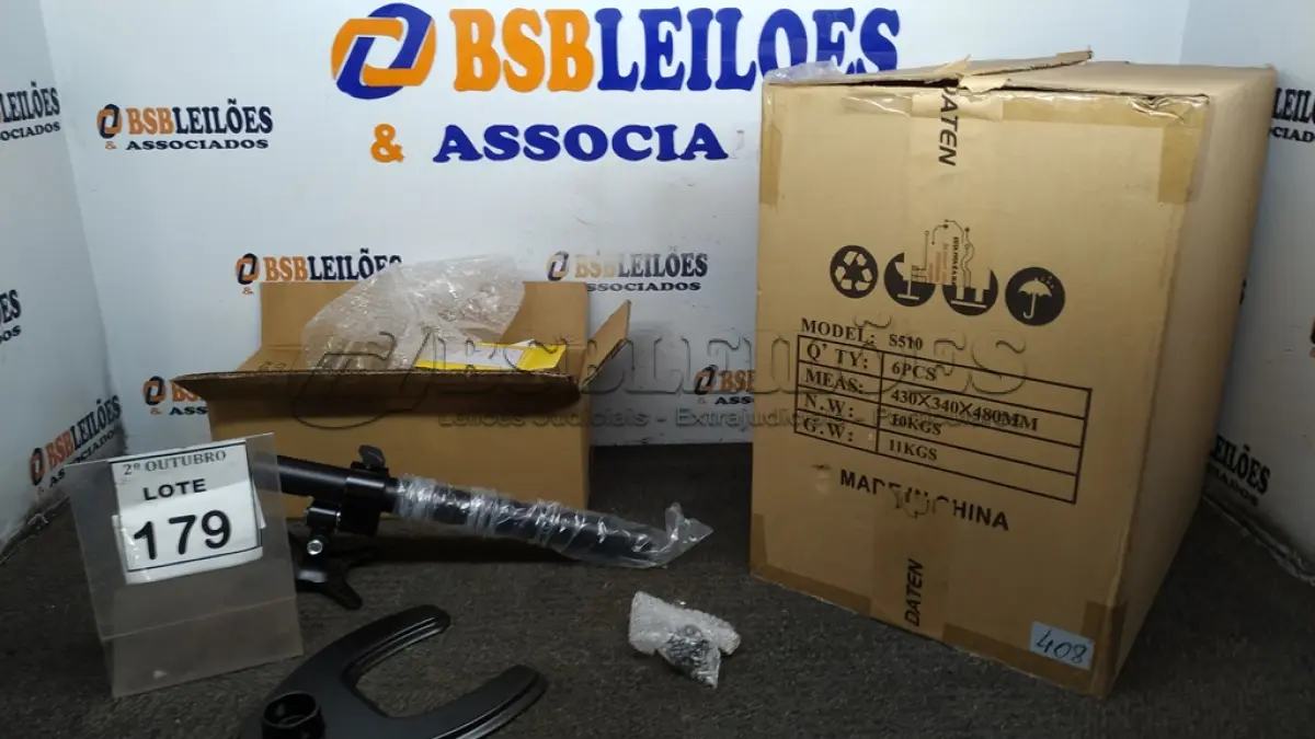 LOTE 179 - 01 CAIXA COM 06 SUPORTES PARA MONITORES MARCA DATEN. (NO ESTADO) ATENÇÃO! FAZER A VISITAÇÃO ANTES DE ARREMATAR, NÃO SABEMOS SE FUNCIONA, LEILÃO NÃO TEM GARANTIA E NEM DEVOLUÇÃO, SUJEITO A POSSÍVEIS AVARIAS VISÍVEIS/OCULTAS E/OU AUSÊNCIA DE COMPONENTES.