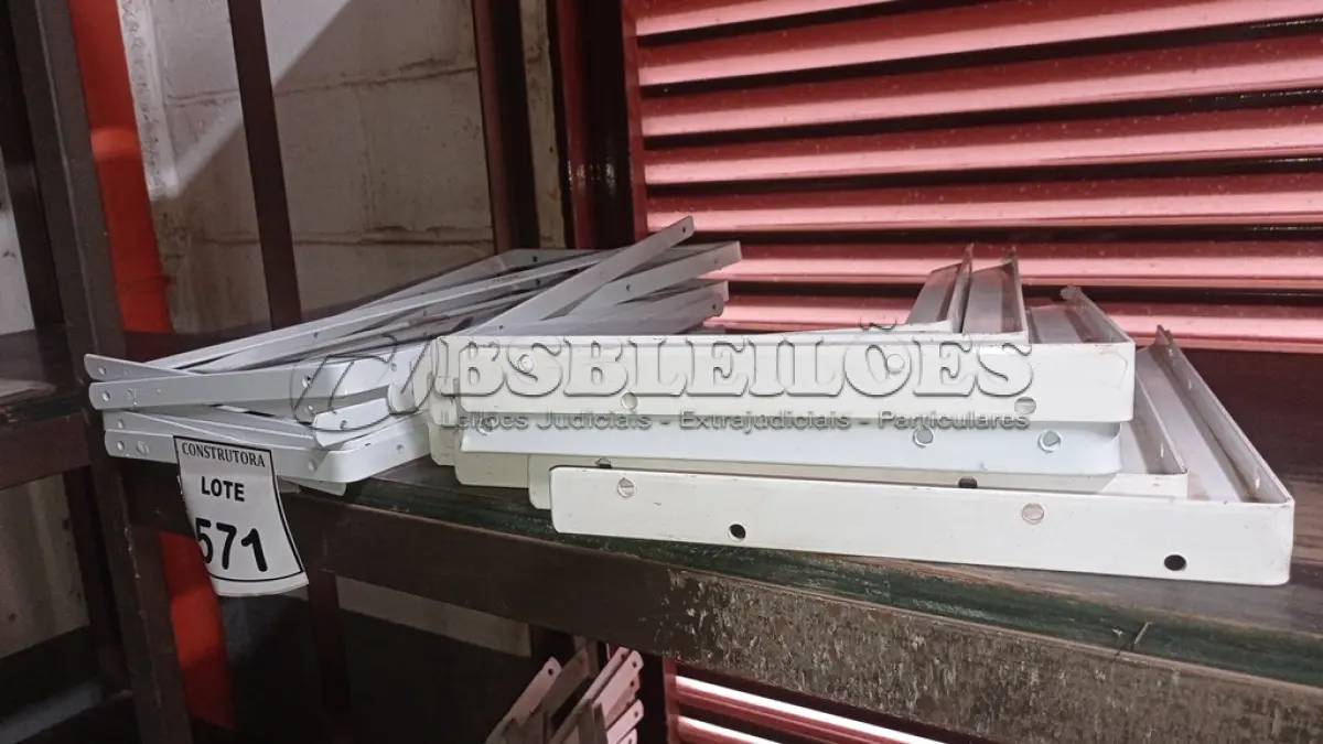 LOTE 571 - 01 LOTE COM CANTONEIRAS DIVERSAS. (NO ESTADO) ATENÇÃO! FAZER A VISITAÇÃO ANTES DE ARREMATAR, NÃO SABEMOS SE FUNCIONA, LEILÃO NÃO TEM GARANTIA E NEM DEVOLUÇÃO, SUJEITO A POSSÍVEIS AVARIAS VISÍVEIS/OCULTAS E/OU AUSÊNCIA DE COMPONENTES.