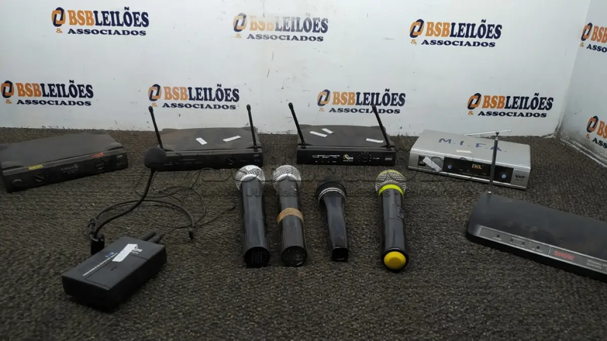 LOTE 019 - 03 MICROFONES E 05 RECEPTORES DE MARCAS E MODELOS DIVERSOS. (NO ESTADO) ATENÇÃO! FAZER A VISITAÇÃO ANTES DE ARREMATAR, NÃO SABEMOS SE FUNCIONA, LEILÃO NÃO TEM GARANTIA E NEM DEVOLUÇÃO, SUJEITO A POSSÍVEIS AVARIAS VISÍVEIS/OCULTAS E/OU AUSÊNCIA DE COMPONENTES.