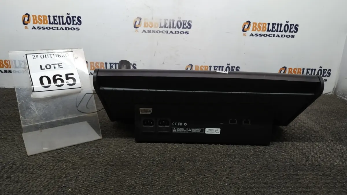 LOTE 065 - 01 PAINEL DE CONTROLE ATEM 1 M/5 BRODCAST PANEL. (NO ESTADO) ATENÇÃO! FAZER A VISITAÇÃO ANTES DE ARREMATAR, NÃO SABEMOS SE FUNCIONA, LEILÃO NÃO TEM GARANTIA E NEM DEVOLUÇÃO, SUJEITO A POSSÍVEIS AVARIAS VISÍVEIS/OCULTAS E/OU AUSÊNCIA DE COMPONENTES.