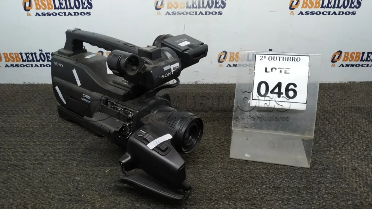 LOTE 046 - 01 FILMADORA MODELO CMOS MARCA SONY COM AVARIAS. (NO ESTADO) ATENÇÃO! FAZER A VISITAÇÃO ANTES DE ARREMATAR, NÃO SABEMOS SE FUNCIONA, LEILÃO NÃO TEM GARANTIA E NEM DEVOLUÇÃO, SUJEITO A POSSÍVEIS AVARIAS VISÍVEIS/OCULTAS E/OU AUSÊNCIA DE COMPONENTES.