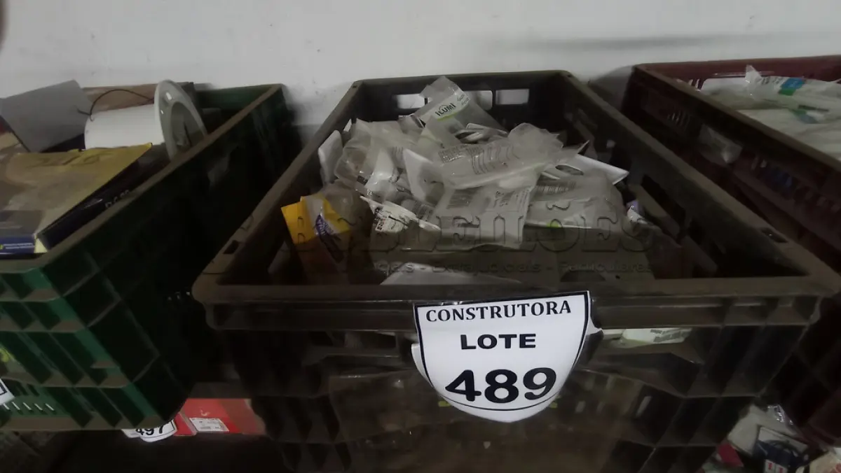 LOTE 489 - 01 LOTE COM PLACAS 4X2, PLACAS PARA TOMADAS. (CAIXA ORGANIZADORA NAO INCLUSA) (NO ESTADO) ATENÇÃO! FAZER A VISITAÇÃO ANTES DE ARREMATAR, NÃO SABEMOS SE FUNCIONA, LEILÃO NÃO TEM GARANTIA E NEM DEVOLUÇÃO, SUJEITO A POSSÍVEIS AVARIAS VISÍVEIS/OCULTAS E/OU AUSÊNCIA DE COMPONENTES.