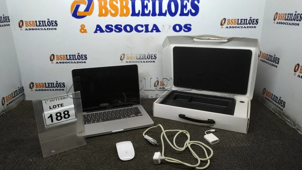 LOTE 188 - 01 MACBOOK PRO APPLE COM CARREGADOR. (NO ESTADO) ATENÇÃO! FAZER A VISITAÇÃO ANTES DE ARREMATAR, NÃO SABEMOS SE FUNCIONA, LEILÃO NÃO TEM GARANTIA E NEM DEVOLUÇÃO, SUJEITO A POSSÍVEIS AVARIAS VISÍVEIS/OCULTAS E/OU AUSÊNCIA DE COMPONENTES.