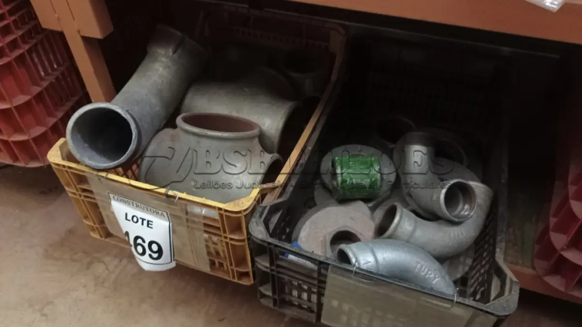 LOTE 469 - 01 LOTE COM FLANGER E TE DIVERSOS EM FERRO GALVANIZADOS. (CAIXA ORGANIZADORA NAO INCLUSA) (NO ESTADO) ATENÇÃO! FAZER A VISITAÇÃO ANTES DE ARREMATAR, NÃO SABEMOS SE FUNCIONA, LEILÃO NÃO TEM GARANTIA E NEM DEVOLUÇÃO, SUJEITO A POSSÍVEIS AVARIAS VISÍVEIS/OCULTAS E/OU AUSÊNCIA DE COMPONENTES.