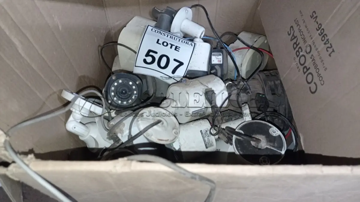 LOTE 507 - 01 CAIXA COM CÂMERAS DE SEGURANÇA DIVERSAS. (NO ESTADO) ATENÇÃO! FAZER A VISITAÇÃO ANTES DE ARREMATAR, NÃO SABEMOS SE FUNCIONA, LEILÃO NÃO TEM GARANTIA E NEM DEVOLUÇÃO, SUJEITO A POSSÍVEIS AVARIAS VISÍVEIS/OCULTAS E/OU AUSÊNCIA DE COMPONENTES.