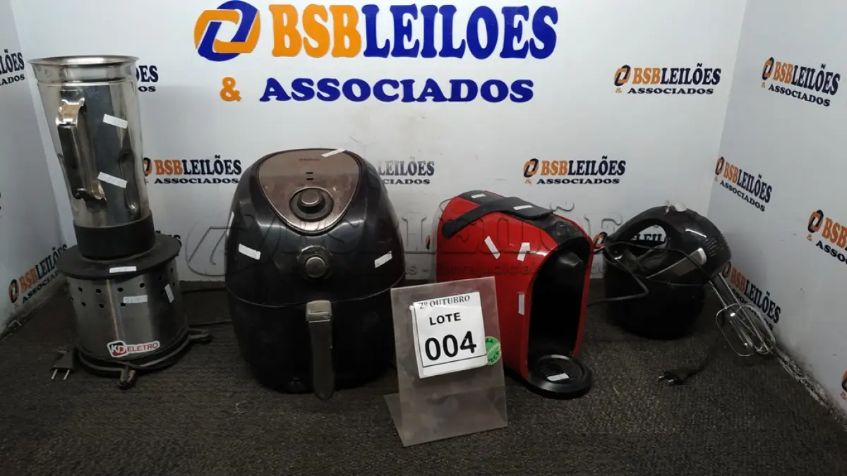 LOTE 004 - 01 LIQUIDIFICADOR INDUSTRIAL, 01 AIR FRYER MARCA PHILCO, 01 BATEDEIRA MARCA MONDIAL E 01 CAFETEIRA. (NO ESTADO) ATENÇÃO! FAZER A VISITAÇÃO ANTES DE ARREMATAR, NÃO SABEMOS SE FUNCIONA, LEILÃO NÃO TEM GARANTIA E NEM DEVOLUÇÃO, SUJEITO A POSSÍVEIS AVARIAS VISÍVEIS/OCULTAS E/OU AUSÊNCIA DE COMPONENTES.
