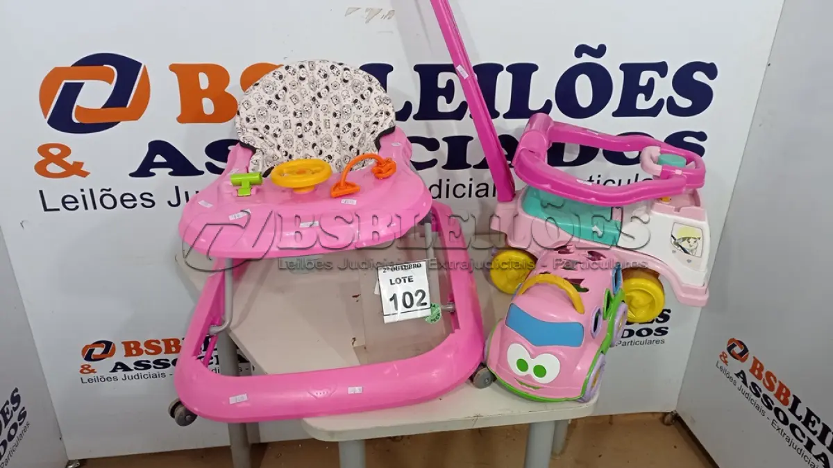 LOTE 102 - 01 ANDADOR DE CRIANÇA, 01 CARRINHO DE EMPURRAR E 01 CARRINHO DE BRINQUEDO. (NO ESTADO) ATENÇÃO! FAZER A VISITAÇÃO ANTES DE ARREMATAR, NÃO SABEMOS SE FUNCIONA, LEILÃO NÃO TEM GARANTIA E NEM DEVOLUÇÃO, SUJEITO A POSSÍVEIS AVARIAS VISÍVEIS/OCULTAS E/OU AUSÊNCIA DE COMPONENTES.