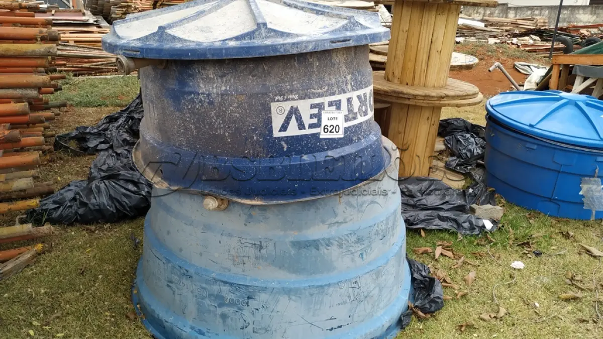 LOTE 620 - 01 CAIXAS D’AGUA SENDO 500L E 01 CAIXAS D’AGUA 1000L. (NO ESTADO) ATENÇÃO! FAZER A VISITAÇÃO ANTES DE ARREMATAR, NÃO SABEMOS SE FUNCIONA, LEILÃO NÃO TEM GARANTIA E NEM DEVOLUÇÃO, SUJEITO A POSSÍVEIS AVARIAS VISÍVEIS/OCULTAS E/OU AUSÊNCIA DE COMPONENTES.